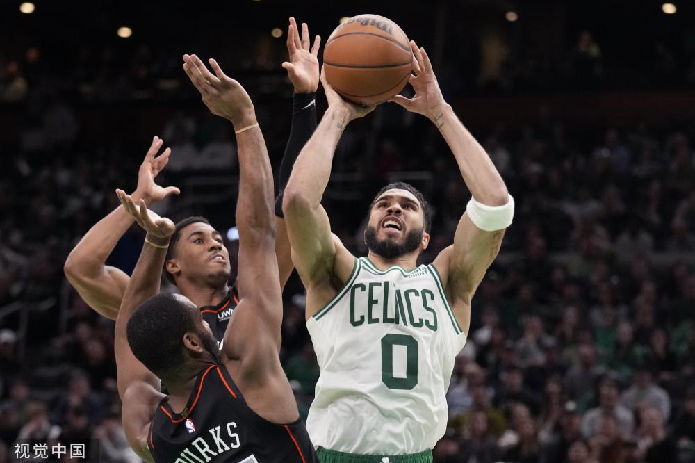 赛中不慎摔 赛中不慎摔