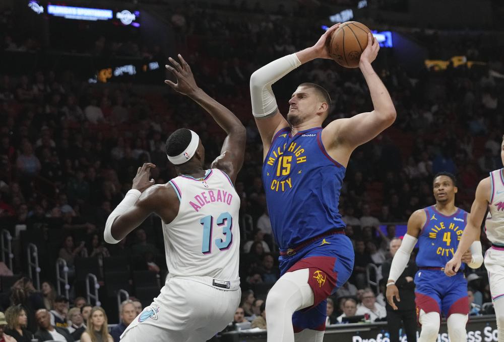 他在关键时 他在关键时