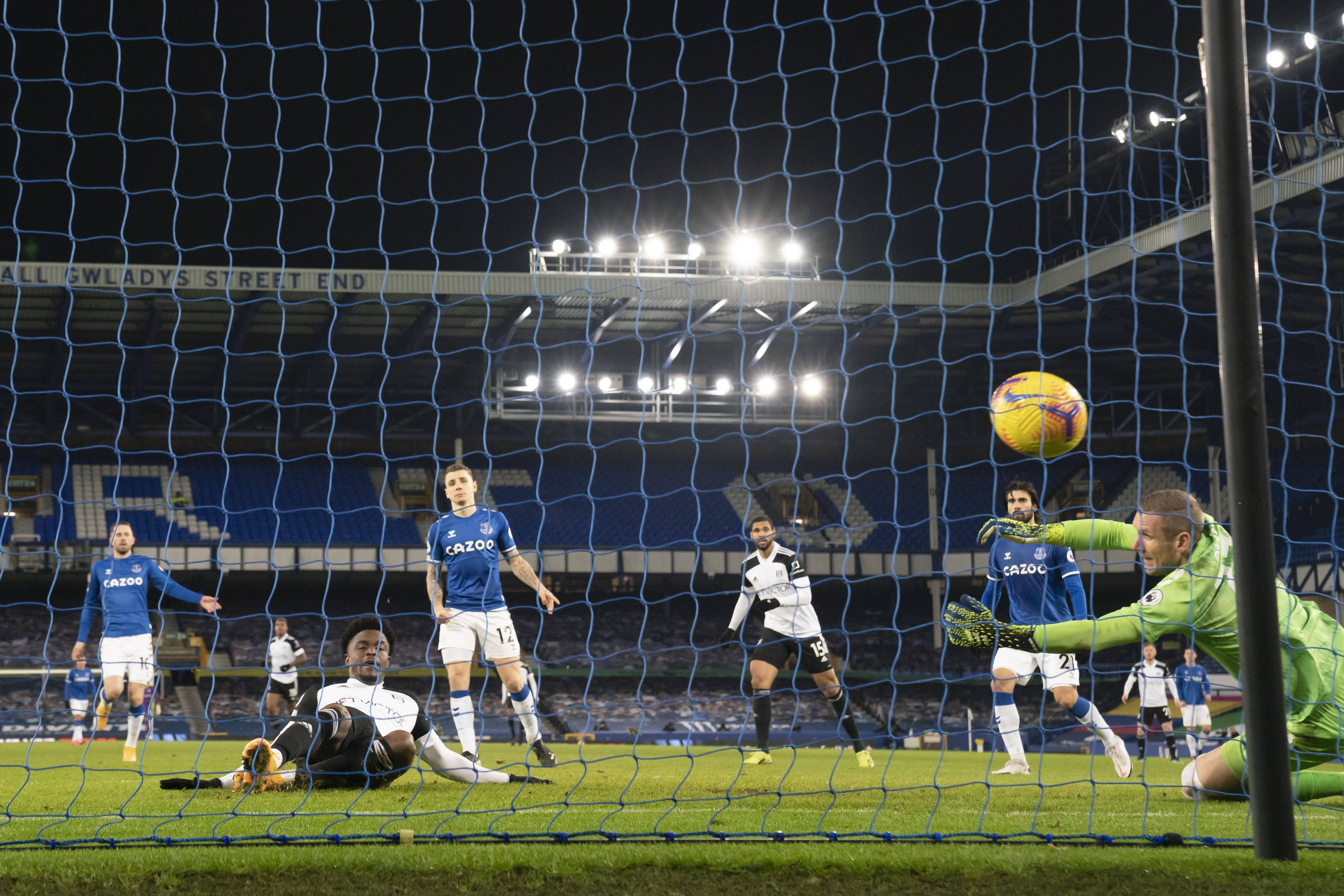 又肩负带领 又肩负带领